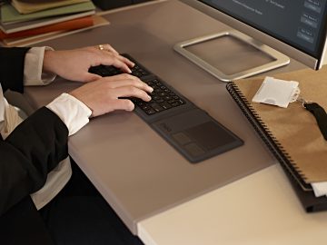 ZAGG Universal Tri-fold 可折疊式無線鍵盤
